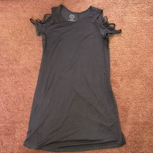 Dress with laced short sleeves